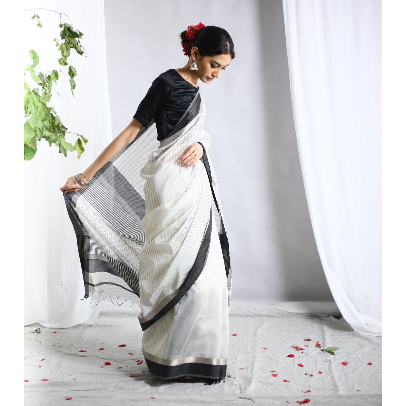 Women's Pure Kalyani Cotton Silk Saree with Zari Border and Blouse Piece ( White & Red) : Amazon.in: Fashion